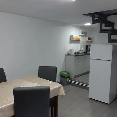 Apartament Magnolia Nearby City Center With Parking Hermannstadt Exterior foto